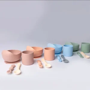 YUMMY Set Repas Vaisselle en Silicone Antidérapante 4M+